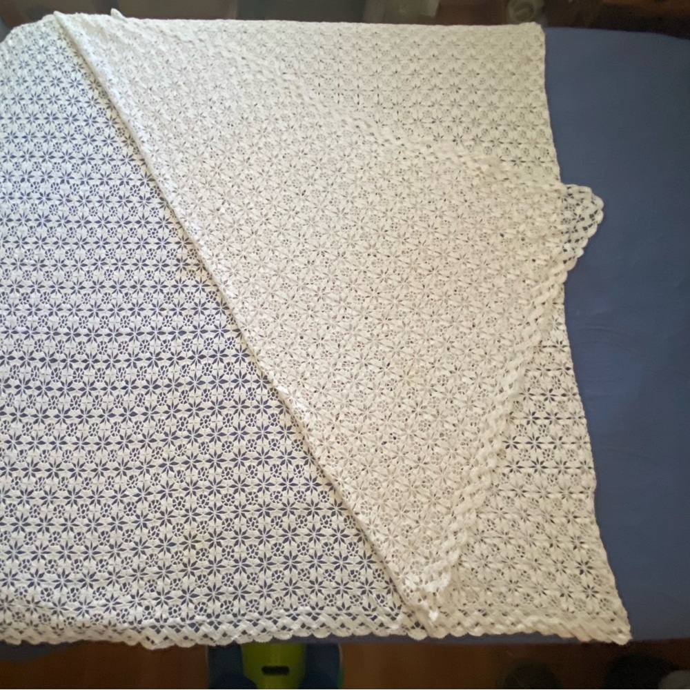 Vintage Crochet Lace Tablecloth - Picture 6 of 7